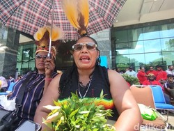 Cerita Pendukung Kepala Daerah Asal Papua Ongkos Sendiri Pantau Sidang MK