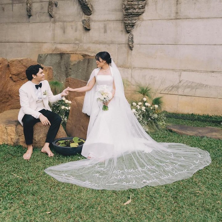 <p>Pebulu tangkis cantik Gregoria Marisja Tunjung resmi menikah dengan sang kekasih, Mikha Angelo, pada Jumat, 21 Februari 2025. Momen bahagia ini dibagikan langsung oleh keduanya melalui laman Instagram. (Foto: Instagram: @gregoriamrska)</p>