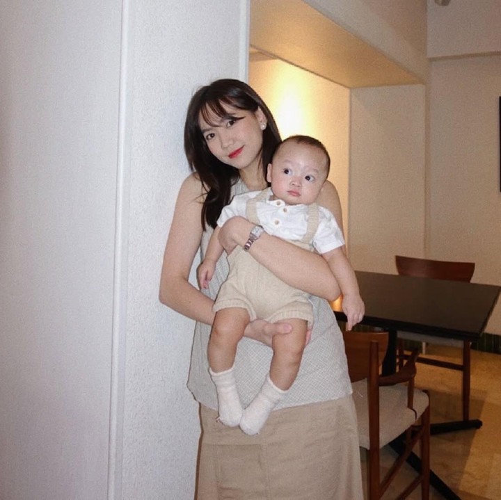 <p>Di usianya ini, Jayden sudah dibaptis, Bunda. Momen ini dibagikan langsung oleh Shanju melalui laman Instagram-nya. (Foto: Instagram: @shanju)</p>