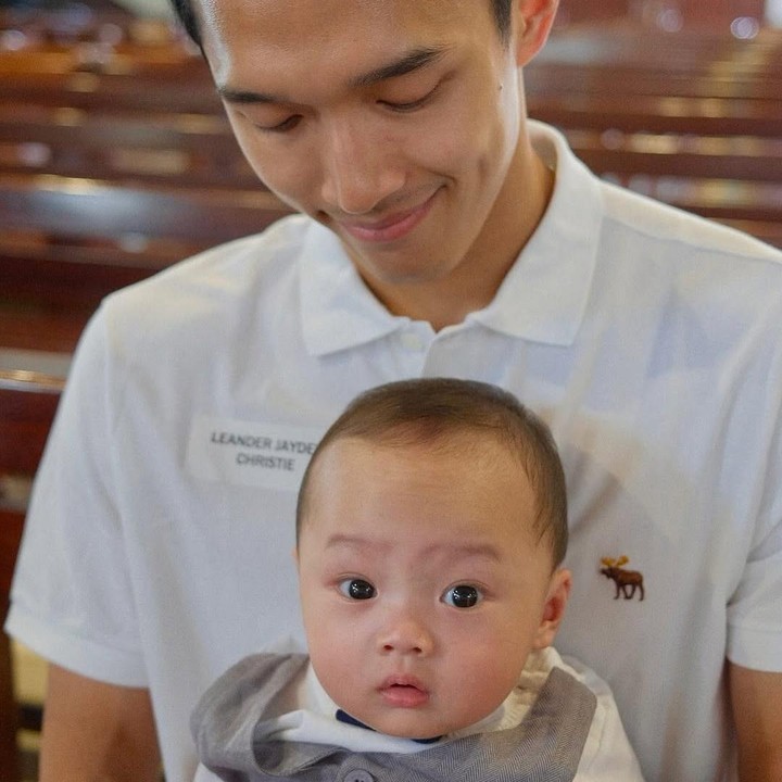 <p>Unggahan foto-foto momen Jayden dibaptis pun ramai dikomentari netizen. Mereka pun berdoa agar Si Kecil selalu diberkati selama tumbuh kembangnya. (Foto: Instagram: @shanju)</p>