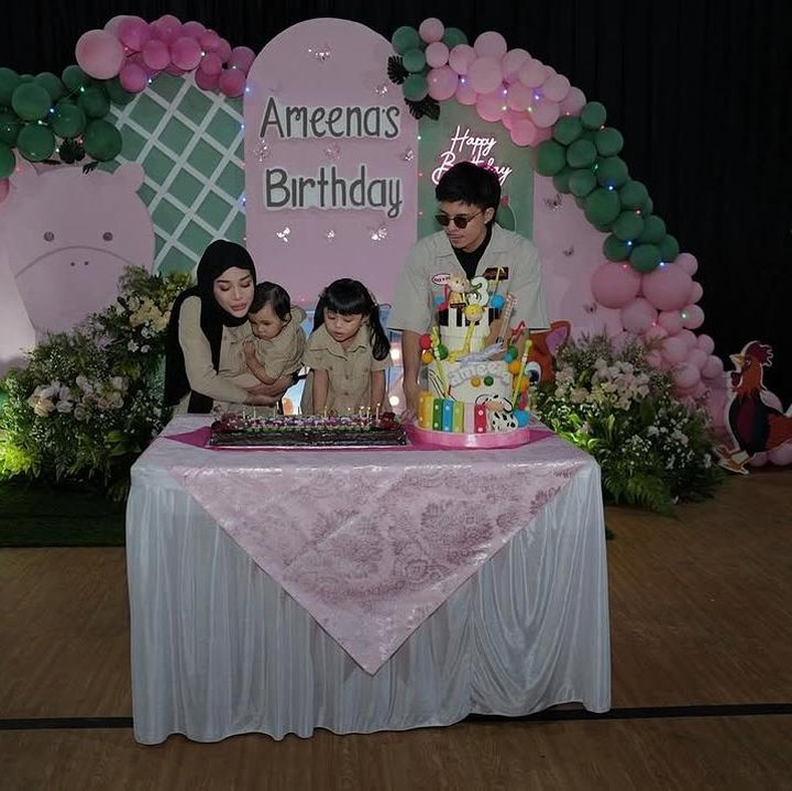 <p>Ameena Hana Nur Atta anak Aurel Hermansyah dan Atta Halilintar lahir pada 22 Februari 2022, Bunda. Belum lama ini, Ameena baru saja berualang tahun yang ketiga. (Foto: Instagram: @aurelie.hermansyah)</p>
