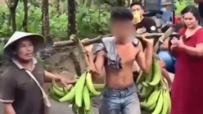 Viral di Medsos Remaja di Pati Diarak Warga Gegara Curi Pisang, Ternyata Demi Hidupi Adik