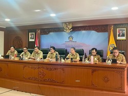 Wagub Giri Prasta Pimpin Rakor Inflasi di Hari Pertama Kerja