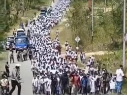 Tolak Makan Bergizi Gratis, Siswa SD-SMA Long March ke Kantor Bupati Paniai