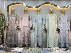8 Ide Model Baju Lebaran Wanita 2025, Cocok Buat Halal Bihalal