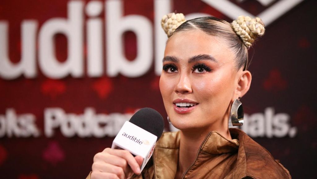 Agnez Mo Klarifikasi Kabar Terjebak di Dubai: Aku Aman