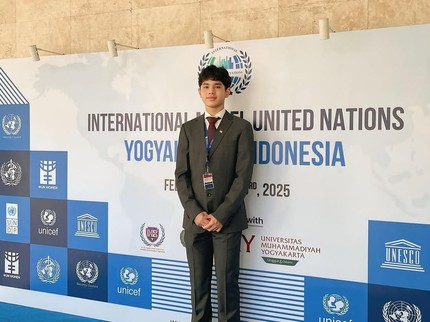 Bikin Bangga, Bunga Zainal Pamerkan Foto Sang Putra saat Raih Top 3 Kompetisi MUN