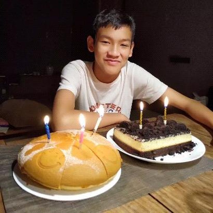 <p>Si bungsu Gavin lahir pada tahun 2010, yang artinya kini ia berusia 10 tahun. Di perayaan hari ulang tahunnya yang terakhir, Irgi mengungkap doa dan harapannya untuk Gavin. "<em>Insya Allah</em> tercapai cita-cita nya, baik ibadahnya, dilancarkan puasanya, dan selalu dilindungi Allah SWT. Makin dewasa makin mandiri ya nak," tulisnya di Instagram. (Foto: Instagram @irgi_achmadfahrezi)</p>