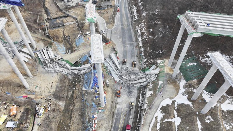 Jalan Raya Runtuh Detik-Detik Proyek Jalan Tol Layang Ambruk, 6 Orang Tewas Tertimpa