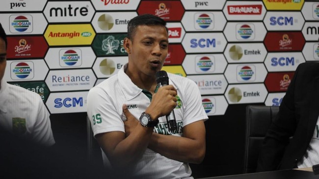 Persebaya Surabaya berduka seiring kabar Bejo Sugiantoro meninggal dunia akibat serangan jantung.