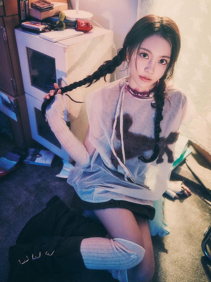 Selain kemampuan menyanyi, menari, serta visual yang luar biasa, Carmen juga bisa memainkan alat musik piano./ Foto: instagram.com/hearts2hearts
