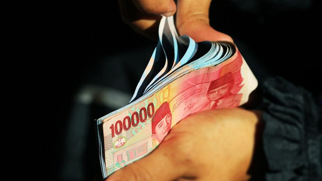 Berapa Gaji Maksimal Buruh yang Dapat Bantuan Subsidi Upah Rp900 Ribu?