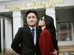 Congrats! Suami Isyana Sarasvati Resmi Jadi Dokter Spesialis Kejiwaan