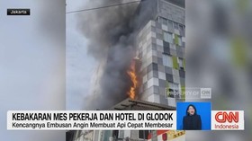 VIDEO: Kebakaran Mes Pekerja dan Hotel di Glodok