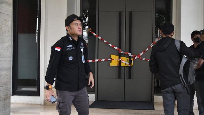 Penyidik Kejagung melakukan penggeledahan di tiga lokasi terkait kasus korupsi tata kelola minyak mentah dan produk kilang pada PT Pertamina periode 2018-2023.