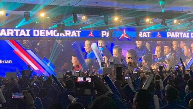 Presiden RI Prabowo Subianto hadir ke penutupan Kongres ke-VI Partai Demokrat di Jakarta pada Selasa (25/2) malam.