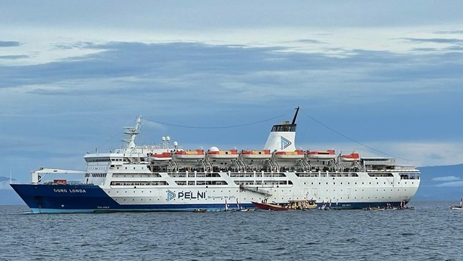 Kapal Motor (KM) Dorolonda milik PT Pelayaran Nasional Indonesia atau PT PELNI resmi melakukan singgah perdana di Pelabuhan Waren, Kabupaten Waropen, Papua.