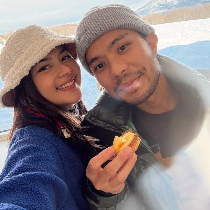 <p>Jessica Mila dan sang suami, Yakup Hasibuan, menghabiskan waktu senggangnya dengan berlibur ke Jepang, Bunda. Momen ini pun diabadikan langsung olehnya melalui laman Instagram. (Foto: Instagram: @jscmila)</p>