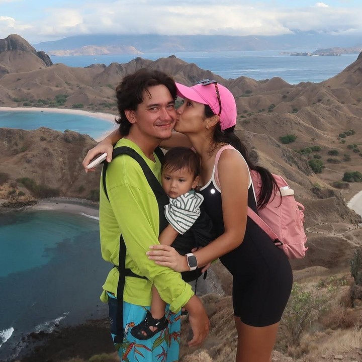 <p>Putri semata wayang Adipati Dolken dan Canti Tachril, Naeswari Isthika Dyah Koesmadji, lahir pada 8 Desember 2022, Bunda. Kini, usianya sudah genap dua tahun. (Foto: Instagram: @cantitachril)</p>