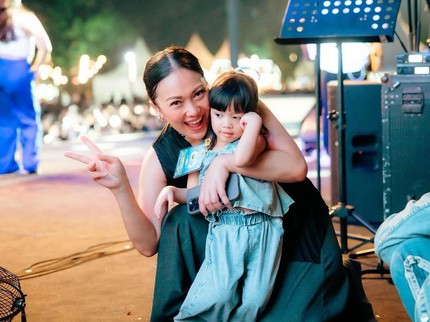 Gaya Nakeya Anak Bungsu Nola B3 di Usia 3 Thn Curi Perhatian, Intip 7 Potret OOTD-nya