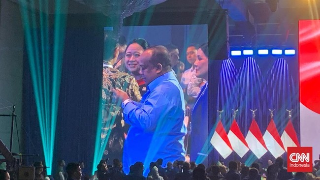 Dua ketua DPP PDIP Puan Maharani dan Bambang Pacul terilhat hadir di kongres VI Partai Demokrat di Jakarta pada Selasa malam ini.