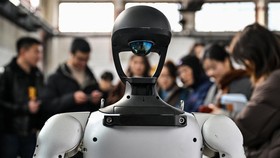 FOTO: Aksi Memukau Robot-robot AI Canggih di Shanghai