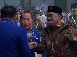 Ruhut Sitompul Muncul di Kongres Partai Demokrat