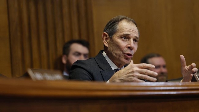 Senator dari Partai Republik John Curtis mengkritik keputusan Amerika Serikat menolak resolusi PBB yang mengutuk invasi Rusia di Ukraina.