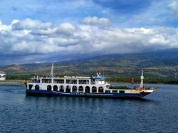 Kapal di Kayangan-Poto Tano Dilarang Tarik Biaya Mengecas HP-Sewakan Matras