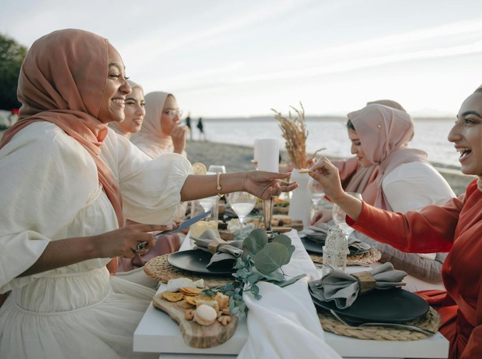 Berkumpul Sambil Berbagi Resep Bersama Teman-Teman/ Foto: pexels.com/PNW Production