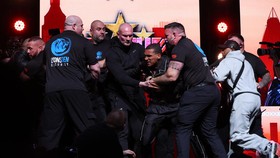 Faceoff Brutal, Eubank Jr Tampar Conor Benn Pakai Telur