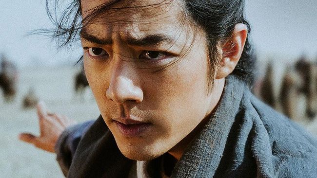 Sinopsis Legends of the Condor Heroes: The Gallants tentang ahli bela diri Guo Jing (Xiao Zhan) pada masa Dinasti Song.