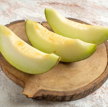 5 Makanan dan Minuman yang Tidak Boleh Dikonsumsi Bersama Melon