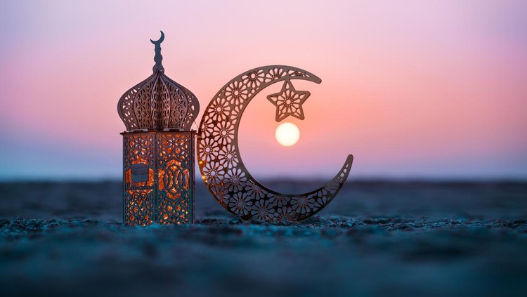 Ilustrasi Ramadhan Ramadan Kareem photography, Lantern with crescent moon shape on the beach with sunset sky, 2024 Eid Mubarak greeting background