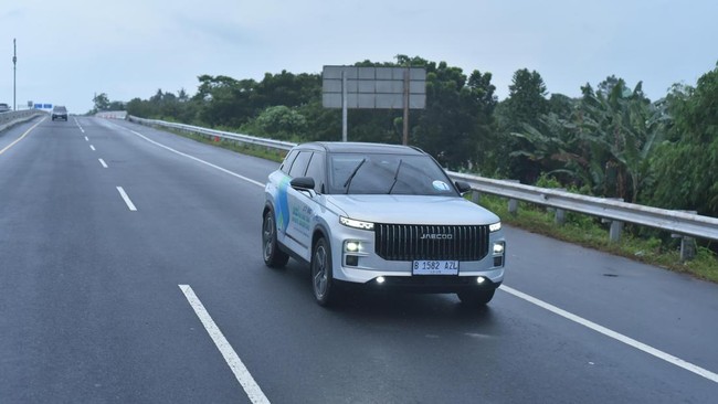 Jaecoo J7 SHS membawa baterai 18,3 kWh yang diklaim bisa dipakai hingga 100 kilometer.