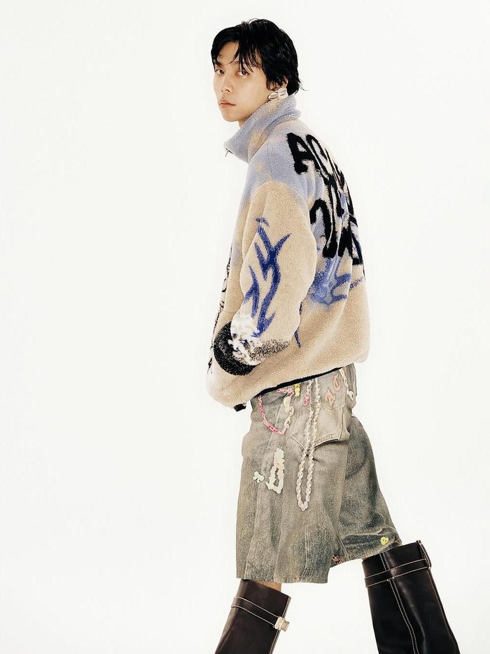 Untuk menandakan kerjasama baru antara Acne Studios dan Johnny NCT, sang idol juga tampil dalam konten editorial eksklusif bersama Interview Magazine./ Foto: instagram.com/acnestudios