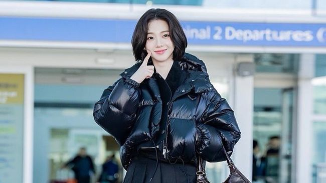 Pesona Karina aespa dengan Rambut Bob Saat Menuju Milan