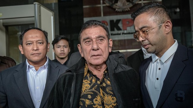 Penyidik KPK akhirnya membawa 11 kendaraan dari rumah Ketua Umum Majelis Pimpinan Nasional Pemuda Pancasila (PP) Japto Soerjosoemarno.