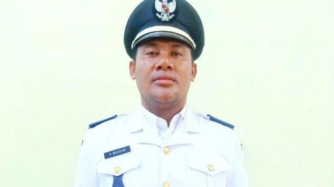 Reaksi Dedi Mulyadi Kala Sambangi Rumah Mewah Kades Terkaya yang 3 Istri