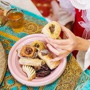 5 Makanan dan Minuman yang Sebaiknya Dihindari saat Sahur, Bikin Mudah Haus!