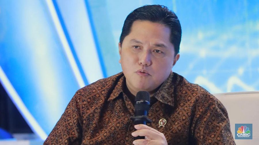 Menteri BUMN RI, Erick Thohir menyampaikan pemaparan dalam acara CNBC Indonesia Economic Outlook 2025 di Hotel Westin, Jakarta, Rabu (26/2/2025). (CNBC Indonesia/Muhammad Sabki)