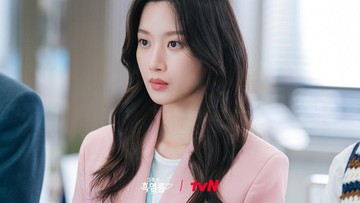 Pesona Simpel dan Modis: Gaya Kantor Moon Ga Young dalam Drama Korea My Dearest Nemesis!