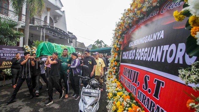 Dua mantan pemain Persebaya Uston Nawawi dan Mat Halil membagikan kenangan soal sang rekan, Bejo Sugiantoro, yang baru saja berpulang.