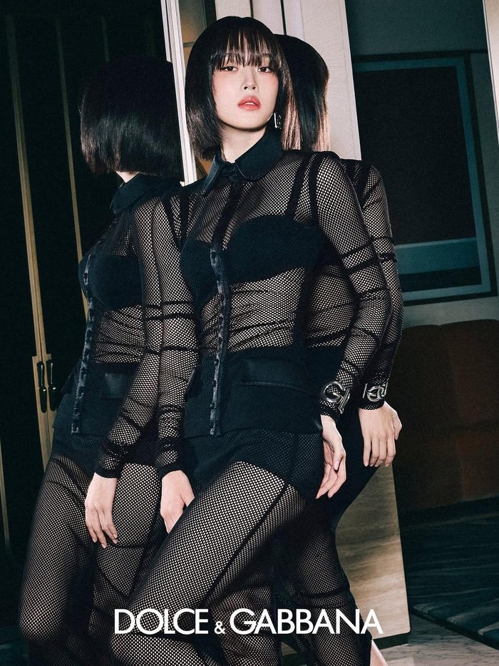Pemotretan terbaru Moon Ga Young bersama Dolce & Gabbana/ Foto: instagram.com/dolcegabbana