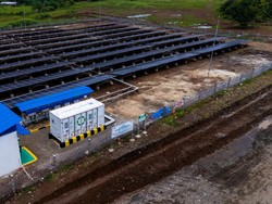 RI Kini Punya PLTS dengan Penyimpanan Energi Kontainer Pertama di Jambi