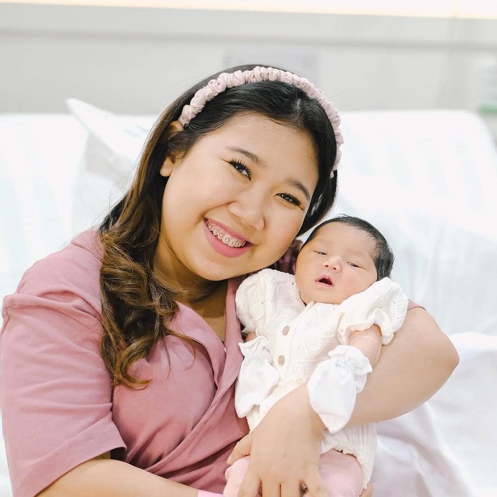 <p>Stand up comedian Kiky Saputri akan menjalani proses menyusui untuk pertama kalinya setelah melahirkan sang putri Kayesha Nadha Khairi, pada Kamis 20 Februari 2025. Kiky bakal merasakan pengalaman baru menyusui di bulan Ramadhan. Beberapa waktu lalu, Kiky sempat mengungkap proses menyusuinya yang berjalan lancar setelah melahirkan. (Foto: Instagram: @kikysaputrii @nafaspertama)</p>