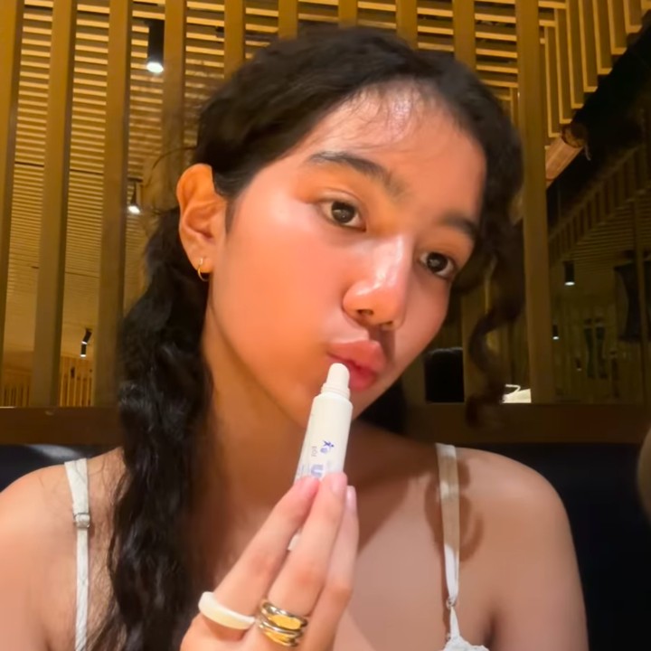 <p>"HBD cantik, sudah 15 tahun. Sehat, sukses, bahagia selalu. Mata sama bibir plek ketiplek Papanya. Makin cuantik banget," kata seorang netizen. "Selamat ulang tahun anak cantik. Sehat dan sukses masa depanmu," ungkap netizen lainnya. (Foto: Instagram: @leticiajoseph24)</p>