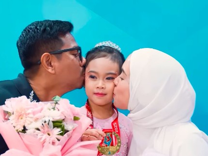 Momen Sada Anak Fitri Tropica Lincah Main Ice Skating, Intip 5 Potretnya