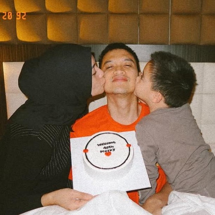 <p>Momen ini diabadikan langsung oleh Citra melalui laman Instagram-nya. Tidak sendirian, Citra turut mengajak sang putra, Athar. (Foto: Instagram: @citraciki)</p>