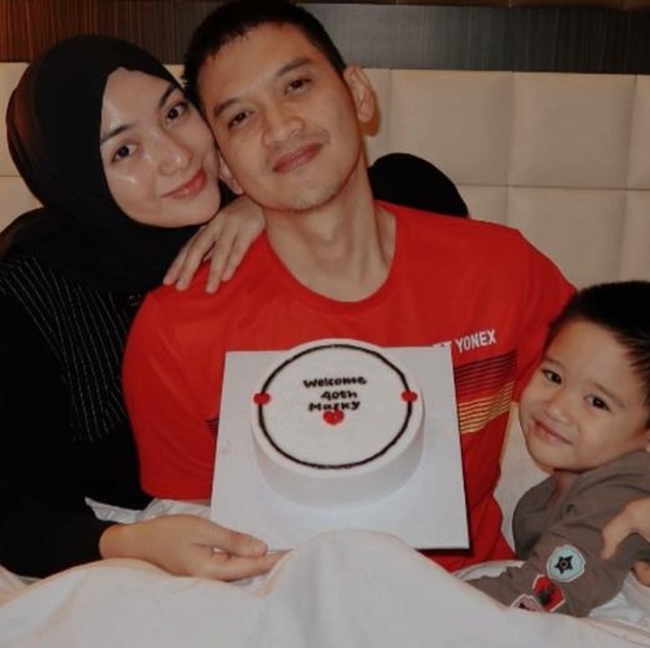 <p>"Selamat ulang tahun sayangg @thereal_rezkyadhitya.<em> Ilysm</em> (Aku sangat mencintaimu)," tulis perempuan yang akrab disapa Ciki ini dengan menyisipkan emotikon hati. (Foto: Instagram: @citraciki)</p>